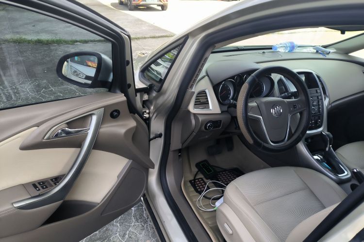 别克 英朗 2013款 GT 1.6L 自动时尚版中控内饰7003