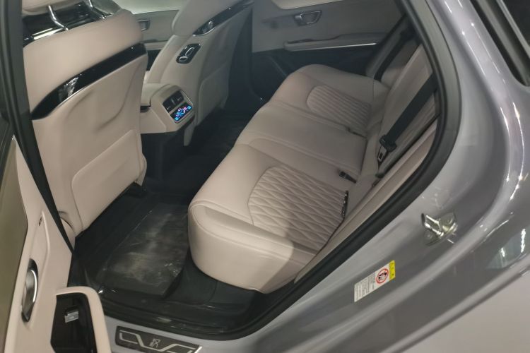 比亚迪 汉 2025款 DM-i 智驾版 125KM尊贵型中控内饰7004