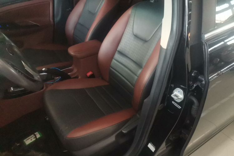 比亚迪 速锐 2016款 1.5L 手动精英型中控内饰19