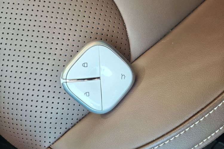 五菱汽车 五菱缤果 2023款 333km 灵犀互联款中控内饰11