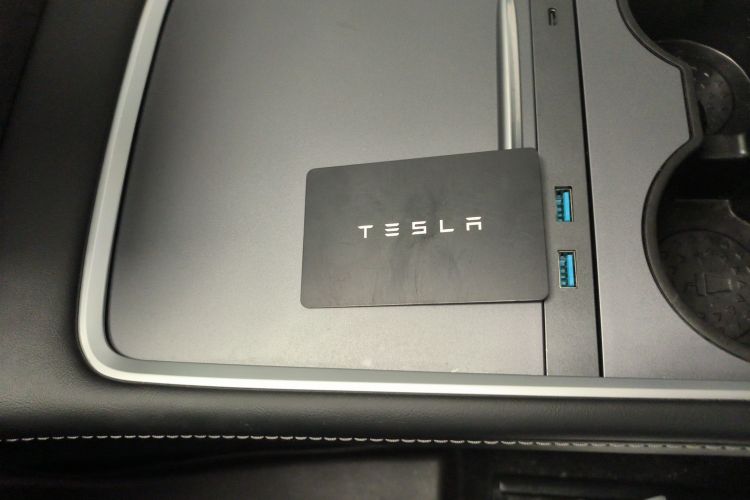 特斯拉 Model Y 2022款 Performance高性能全轮驱动版中控内饰7001