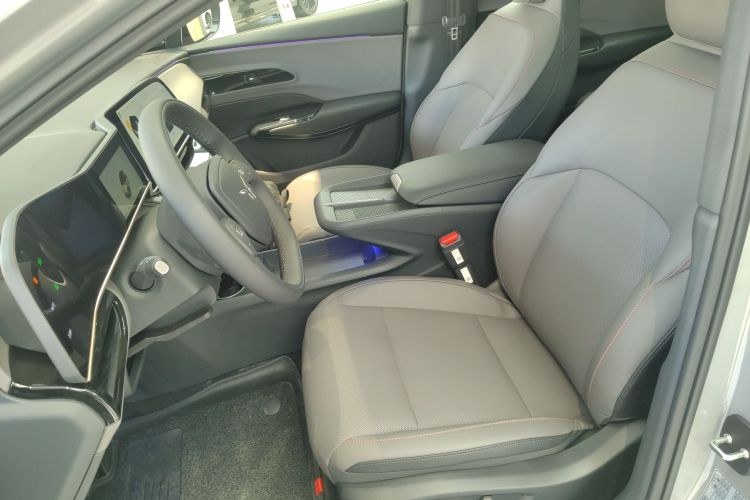 红旗EH7 2025款 600 智选版中控内饰19