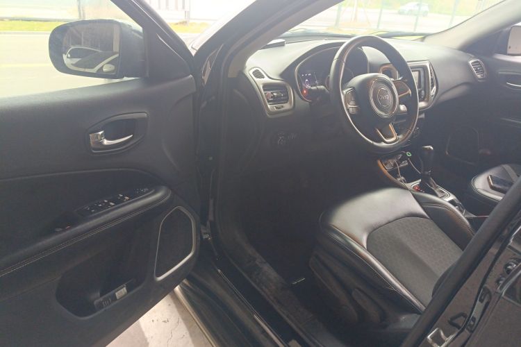 Jeep 指南者 2017款 200T 自动舒享版中控内饰20