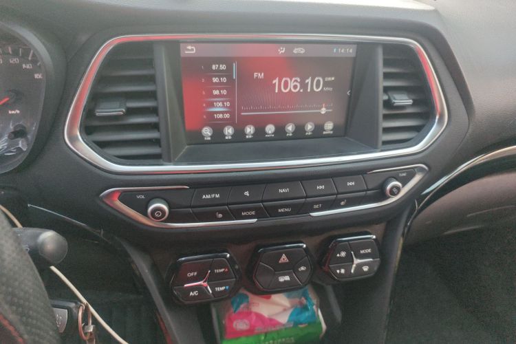 广汽传祺 传祺GS4 2016款 235T 手动豪华版中控内饰16