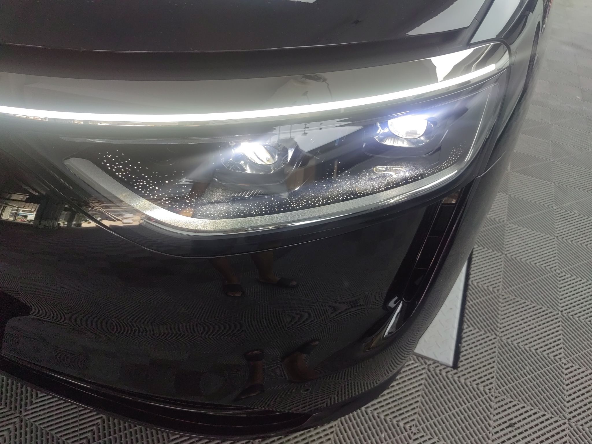 鸿蒙智行 问界M8 2025款 增程 Max+版 53.4kWh 6座版