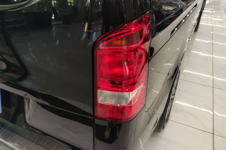 奔驰V级（平行进口） 车身外观9