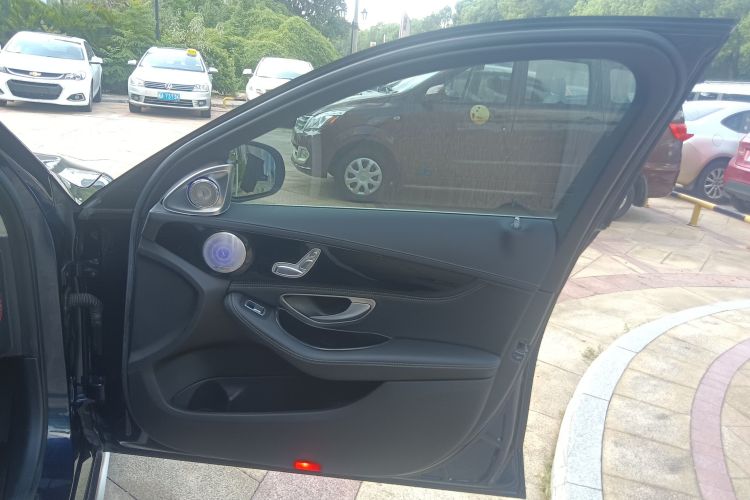 奔驰C级 2018款 C 180 L 动感型运动版中控内饰42