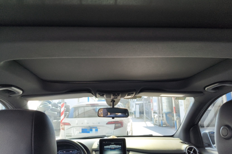 奔驰B级 2015款 B 200 时尚型局部细节22