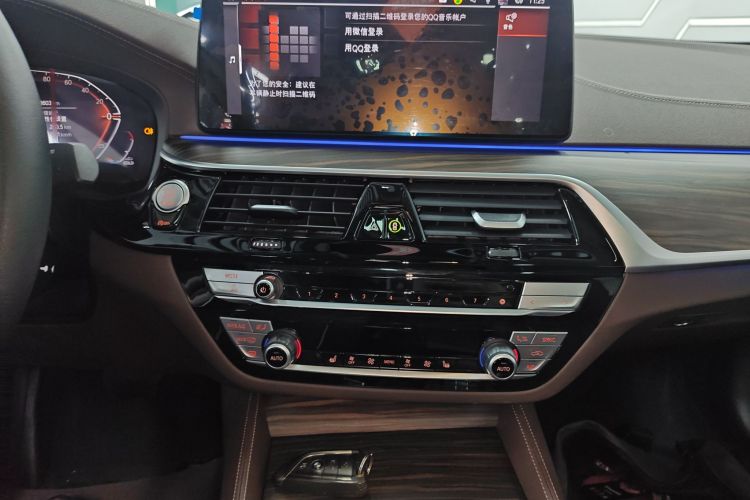 宝马5系 2023款 530Li 领先型 豪华套装中控内饰16