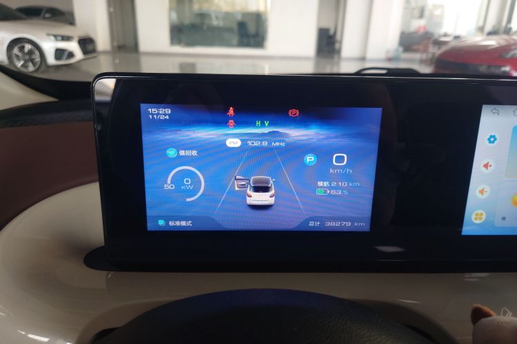 五菱汽车 五菱缤果 2023款 333km 灵犀互联款中控内饰14