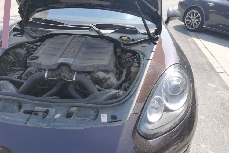 保时捷 2014款 Panamera 4 3.0T机舱底盘26