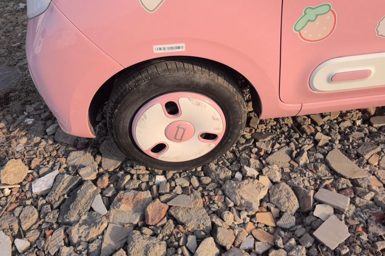 奔腾小马 2025款 222km 灵动马车身外观6007