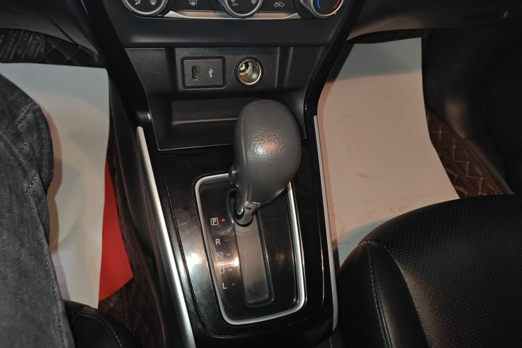 日产 轩逸 2019款 经典 1.6XL CVT豪华版中控内饰18