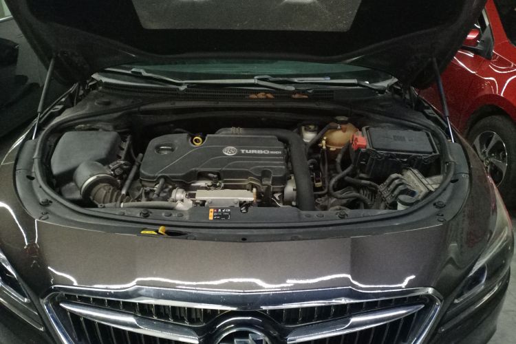 别克 君越 2018款 20T 精英型机舱底盘24