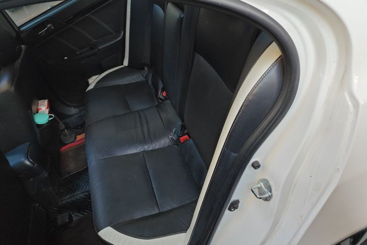 三菱 翼神 2016款 1.8L 手动黑白复刻版中控内饰21