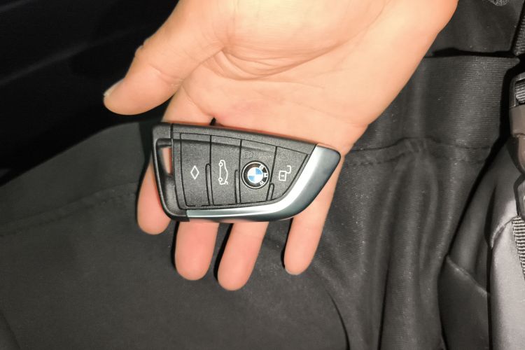 宝马i3 2022款 eDrive 35 L中控内饰7001