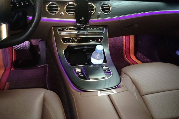 奔驰E级新能源 2023款 E 350 e L 插电式混合动力运动轿车局部细节18