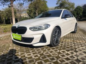 宝马1系 2021款 改款 125i M运动曜夜版