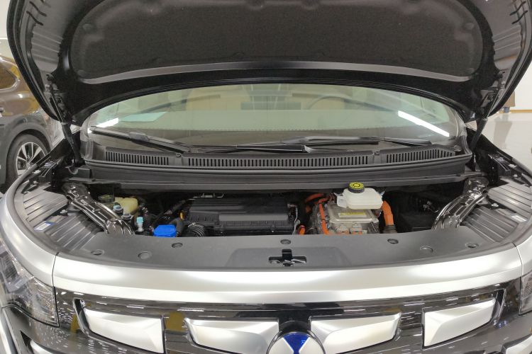 腾势D9 2022款 DM-i 970 四驱旗舰型机舱底盘24