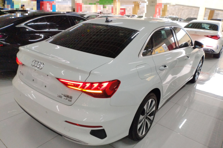 奥迪A3 2023款 改款 A3L Limousine 35 TFSI 进取致雅型车身外观7