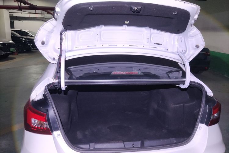 奇瑞 艾瑞泽5 2019款 1.5L 手动乐活版 国V机舱底盘23