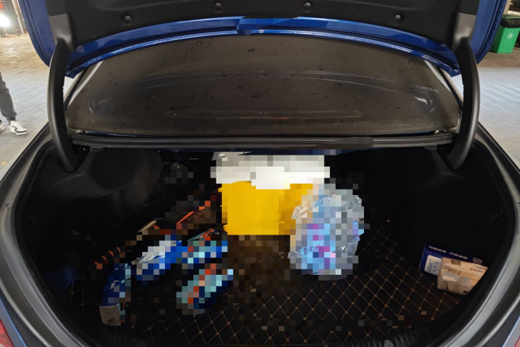 奔驰C级 2017款 改款 C 200 L 运动版中控内饰23