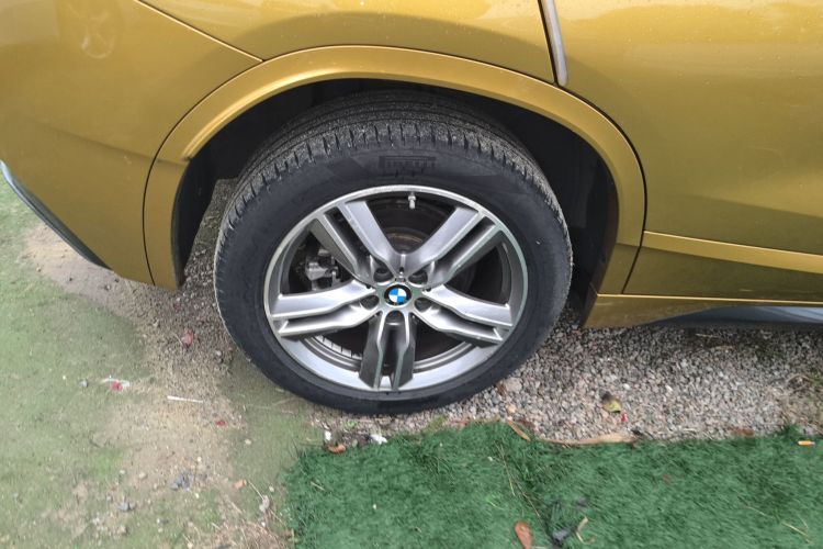 宝马X2 2020款 sDrive25i 领先型M运动套装车身外观6008