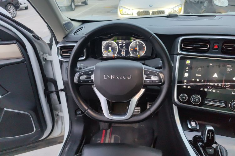 领克01 2017款 2.0T 两驱型Pro版局部细节13