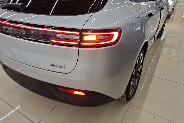 鸿蒙智行 问界M5 2022款 增程四驱性能版车身外观6006