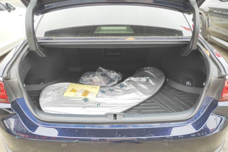 雷克萨斯ES 2022款 200 卓越版机舱底盘23