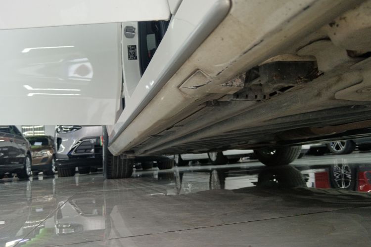 奔驰C级 2018款 C 180 L 时尚型运动版机舱底盘29