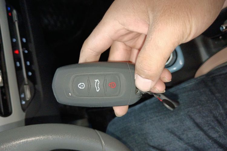 吉利银河 2023款 熊猫mini 200km 耐力熊中控内饰7001