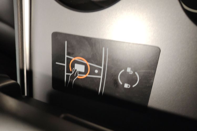 特斯拉 Model Y 2021款 标准续航后驱版中控内饰11