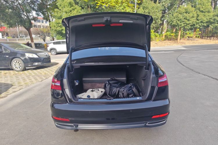 奥迪A6L 2019款 45 TFSI quattro 臻选致雅型机舱底盘23