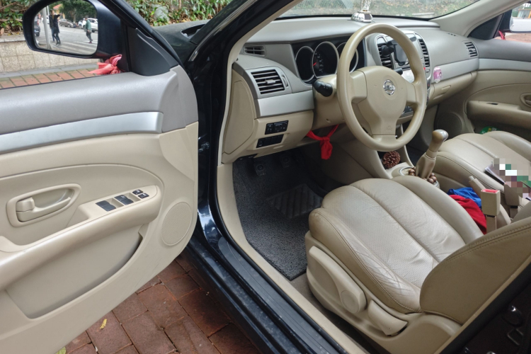 日产 轩逸 2012款 经典 1.6XL 手动豪华版中控内饰20