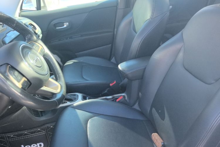 Jeep 自由侠 2017款  180T 自动劲能版局部细节19