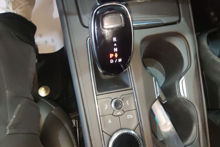 凯迪拉克XT4 2024款 28T 两驱豪华型中控内饰18