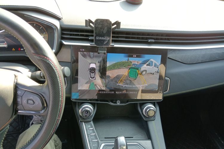 领克05 2022款 2.0TD 两驱耀Halo中控内饰16