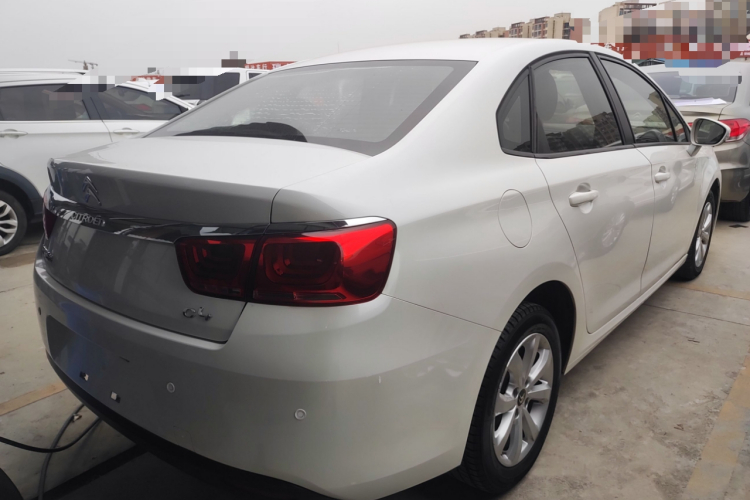 雪铁龙 C4世嘉 2016款 1.6L 自动舒适型车身外观7