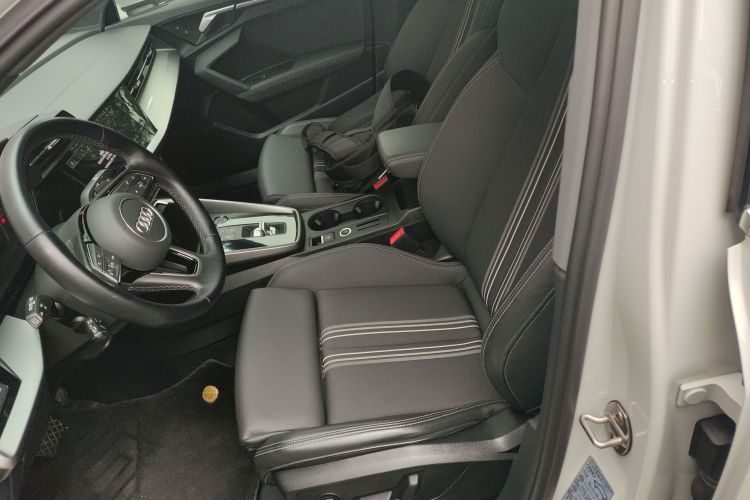 奥迪A3 2023款 改款 A3L Limousine 35 TFSI 时尚运动型中控内饰19