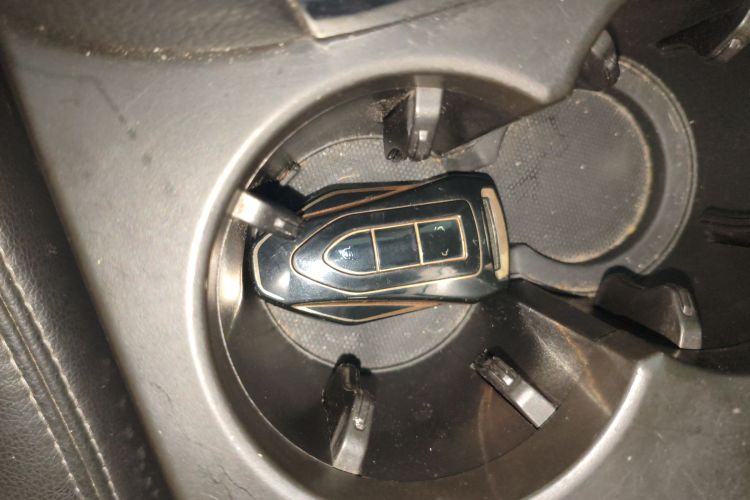 众泰SR9 2017款 2.0T 自动极致之梦版中控内饰11