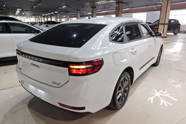 宝骏RC-5 2020款 1.5L 手动智耀精英型车身外观7