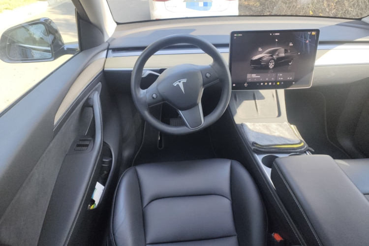 特斯拉 Model Y 2022款 改款 后轮驱动版中控内饰13