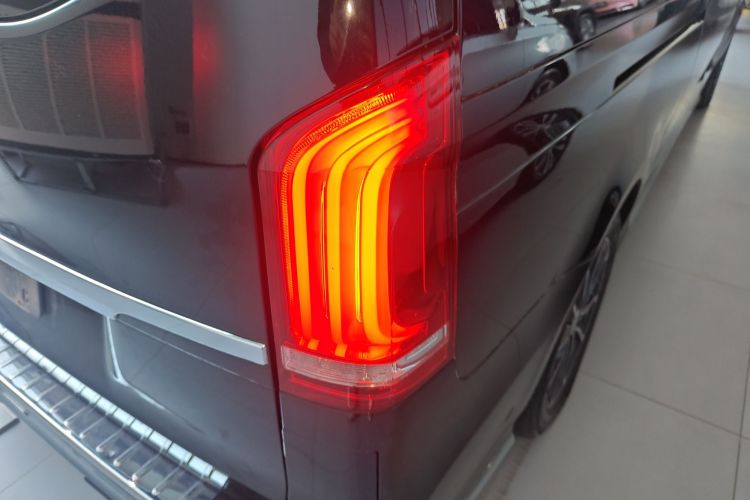 奔驰 威霆 2018款 2.0T 商务版 国VI车身外观6006