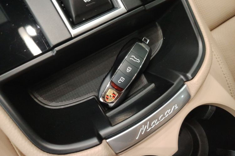 保时捷 2023款 Macan 2.0T中控内饰11