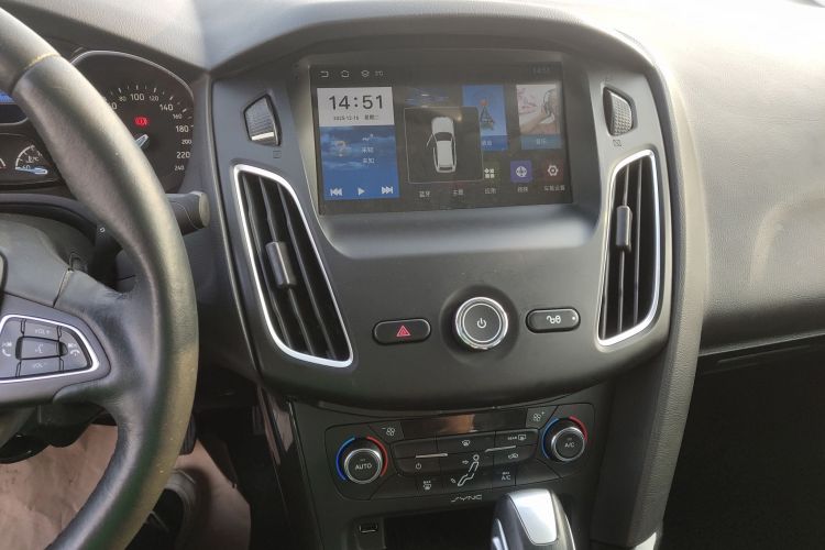 福特 福克斯 2015款 三厢 1.6L 自动风尚型中控内饰16