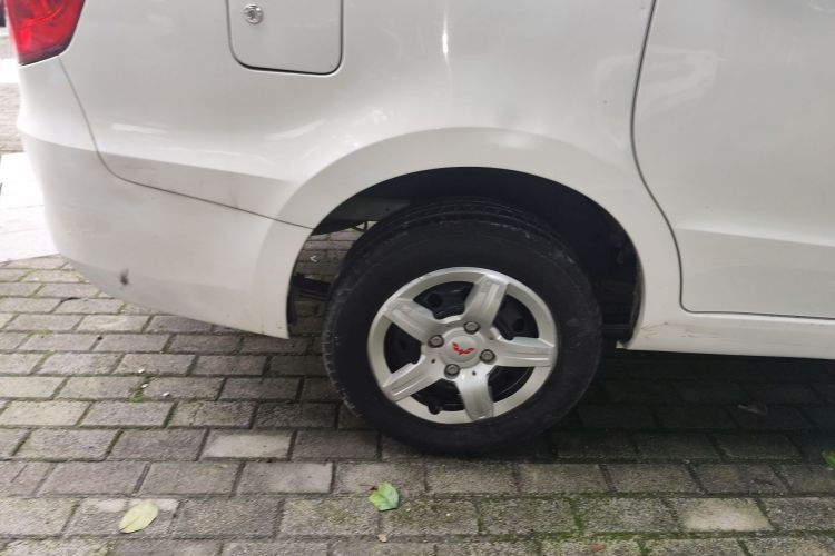 五菱汽车 五菱宏光 2018款 1.2L 经典款S基本型车身外观6008