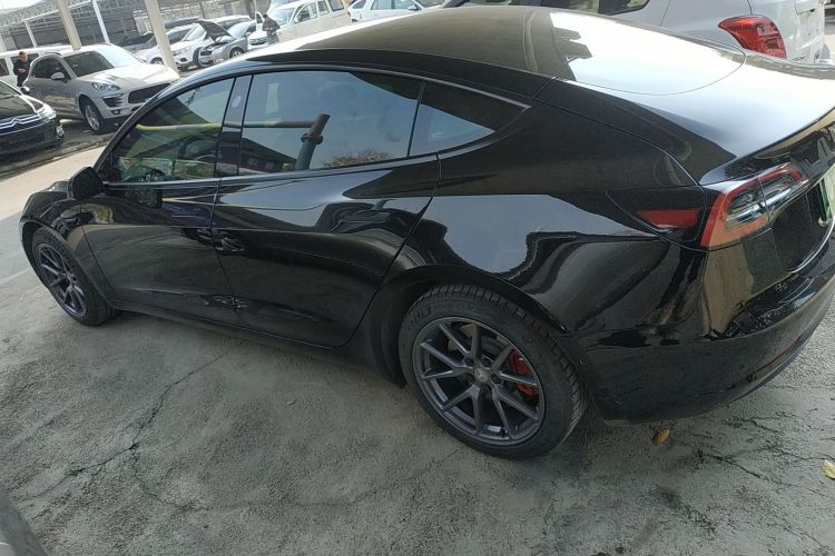 特斯拉 Model 3 2022款 后轮驱动版车身外观4