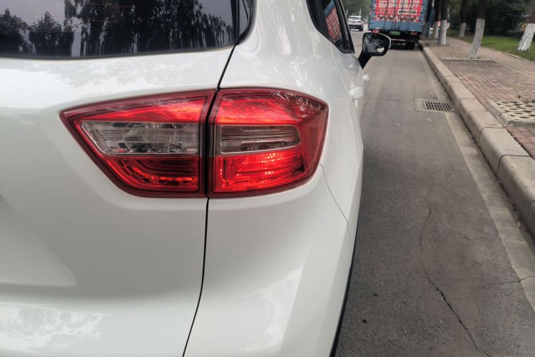 长安CS15 2016款 1.5L 手动时尚版车身外观9