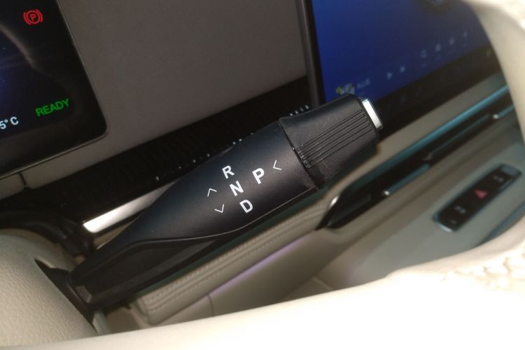 岚图汽车 岚图梦想家 2025款 PHEV 四驱尊贵鲲鹏版局部细节18